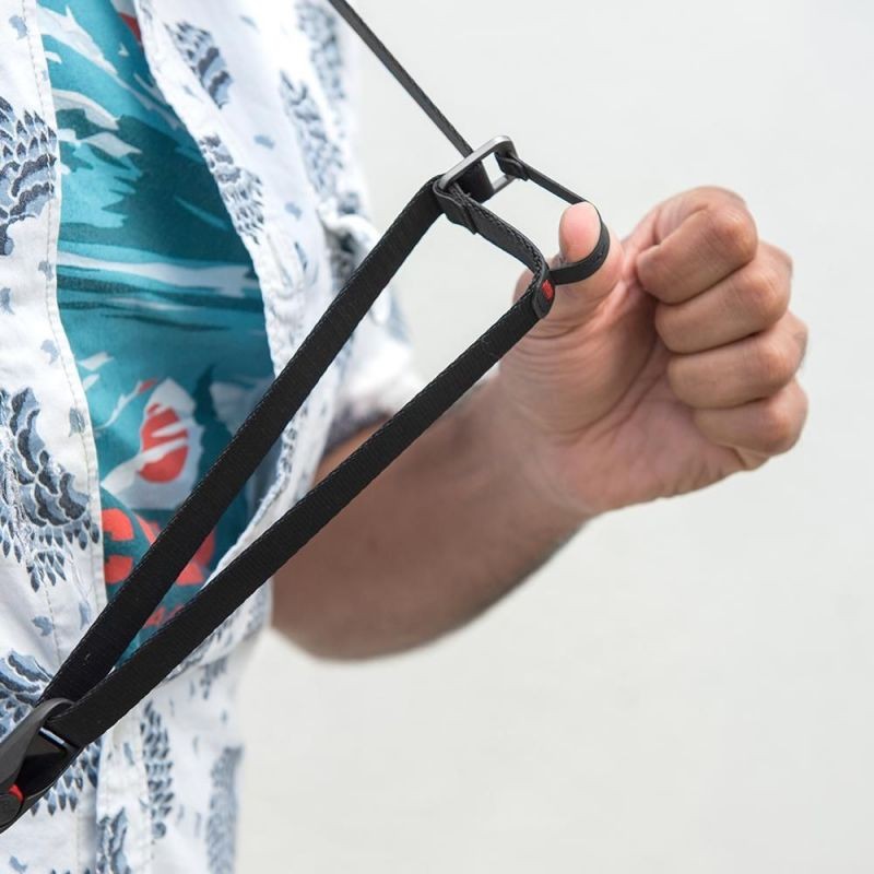 Peak Design Leash обмотаний навколо зап'ястя як страховка під час зйомки